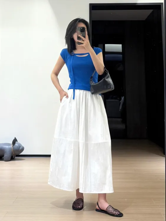 2025年夏季新款韩系气质穿搭设计感蓝色短袖上衣白色半身裙两件套