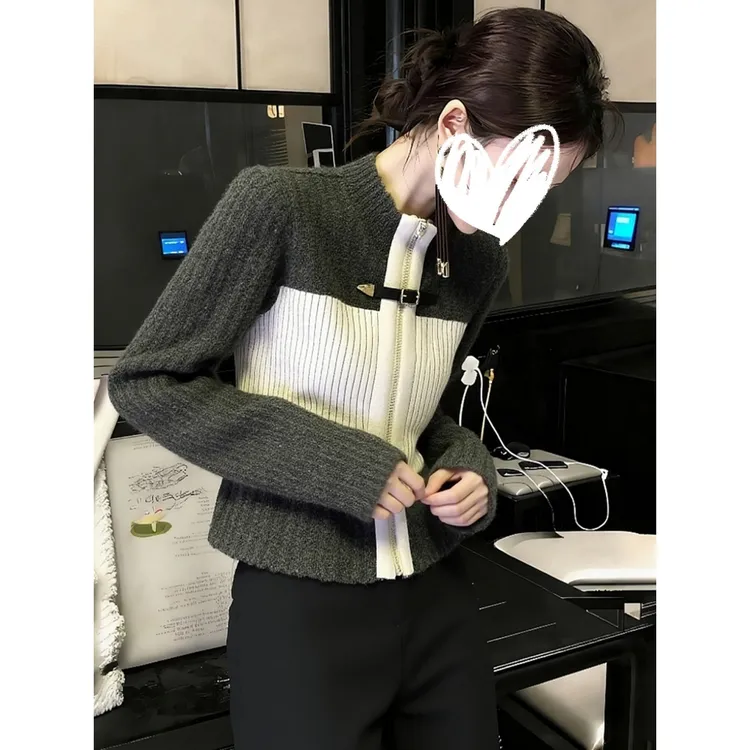 2025冬季绝美巨好看减龄时尚气质小众设计感穿搭撞色针织外套上衣