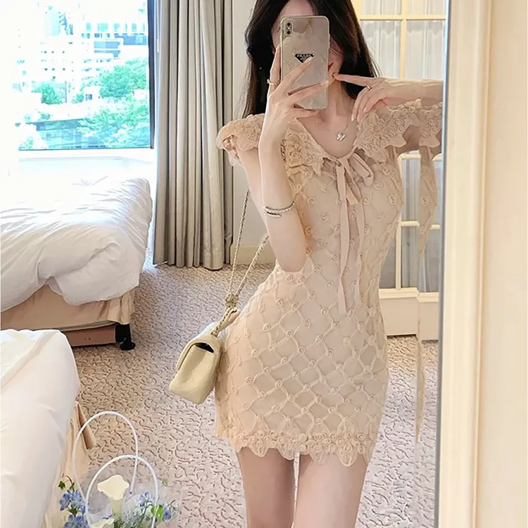 少女秘事 立体面料蕾丝连衣裙女短裙女纯欲显瘦气质裙子 A26610