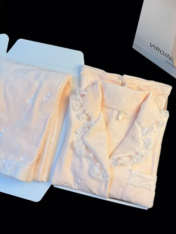 秋冬季新款双面海岛绒睡衣女长袖长裤甜美蕾丝压花KT可外穿家居服