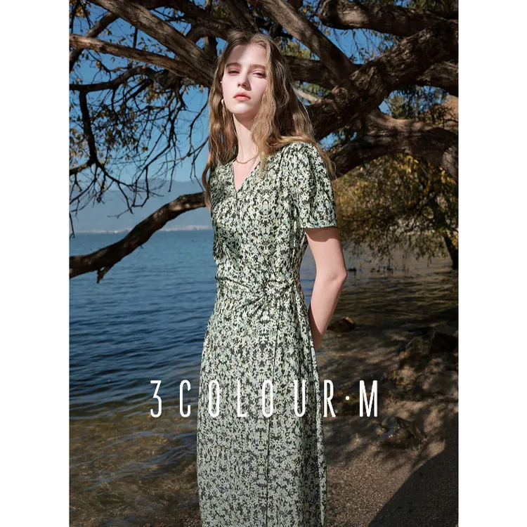 【可可专属】三彩2025春季新款V领碎花茶歇裙短袖印花连衣裙dbx