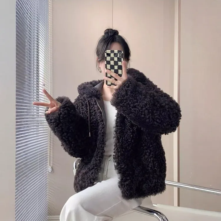 羊羔毛宽松外套秋冬2024新款可爱香风毛绒连帽慵懒毛毛加厚上衣