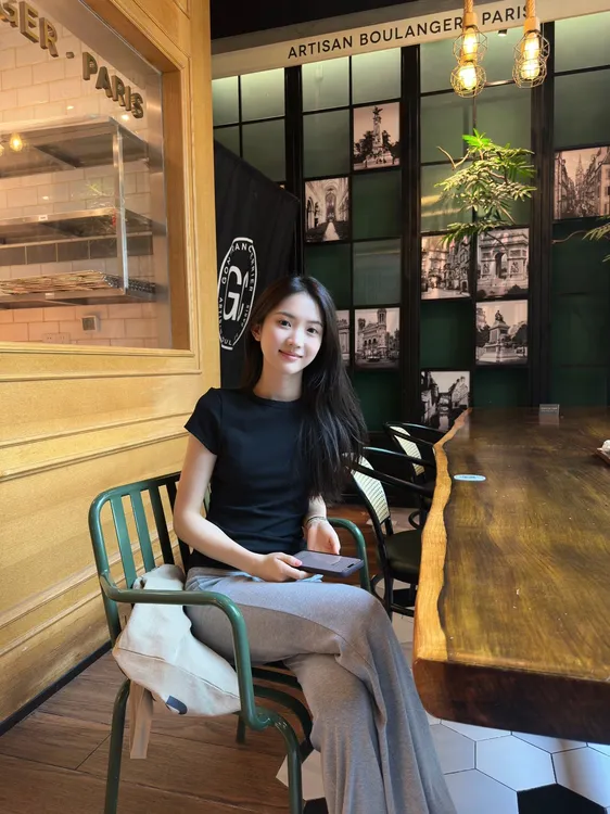 2025夏季慵懒风休闲简约纯色修身正肩短袖T恤高腰休闲裤两件套