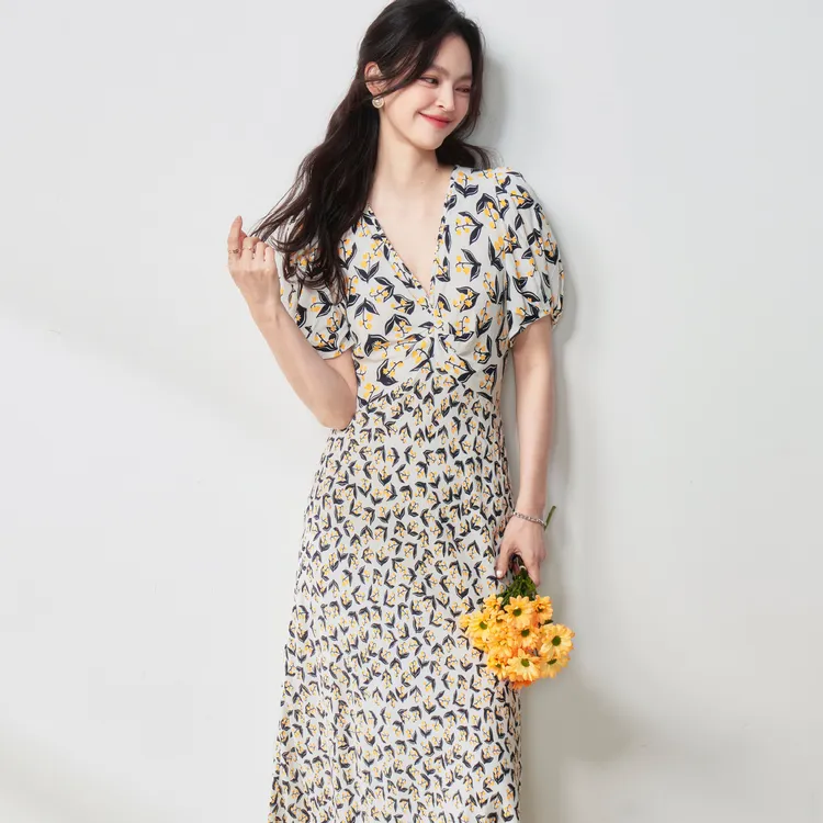 25夏法式茶歇裙DV*F优雅气质泡泡袖铃兰花V领收腰显瘦中长连衣裙