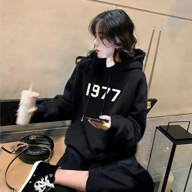 2025新款连帽加绒卫衣女秋冬正肩黑色爆款时尚洋气小个子棉质上衣