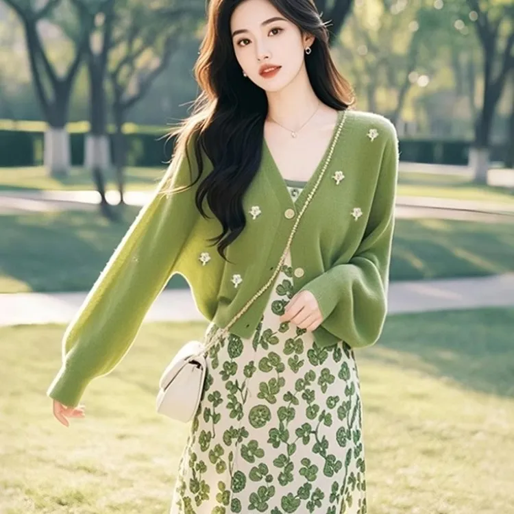 2025开春搭配一整套轻奢高级感女人味绿色针织开衫连衣裙女装套装