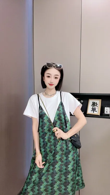 (假两件)时尚设计感减龄欧货连衣裙女2025夏季新款吊带拼接印花裙