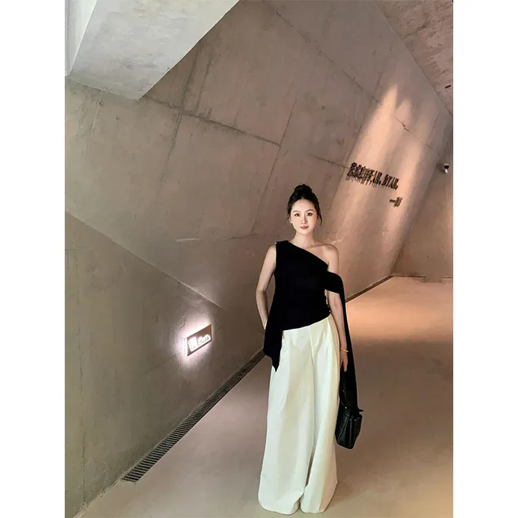 2025夏季新款修身显瘦高级设计感简约飘带斜肩上衣休闲直筒长裤女