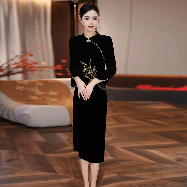 中国风连衣裙女2025秋季新款妈妈装刺绣收腰显瘦气质优雅中长款