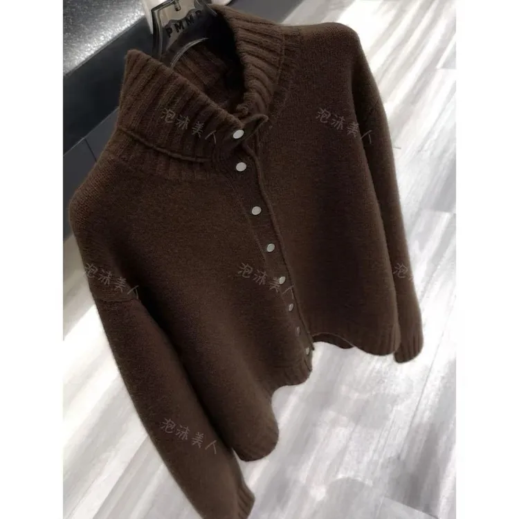 美拉德立领纽扣」冬季氛围感保暖立领加厚宽松针织毛衣显白洋气