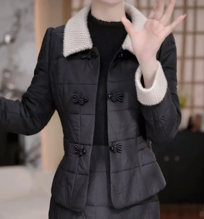 2025秋冬新款国风盘扣加棉气质保暖时尚收腰显瘦轻奢高档妈妈外套