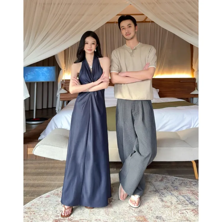 阿琳ALIN【人间妲己】V领扭结褶皱无袖连衣长裙挂脖连衣裙AL5HSL11