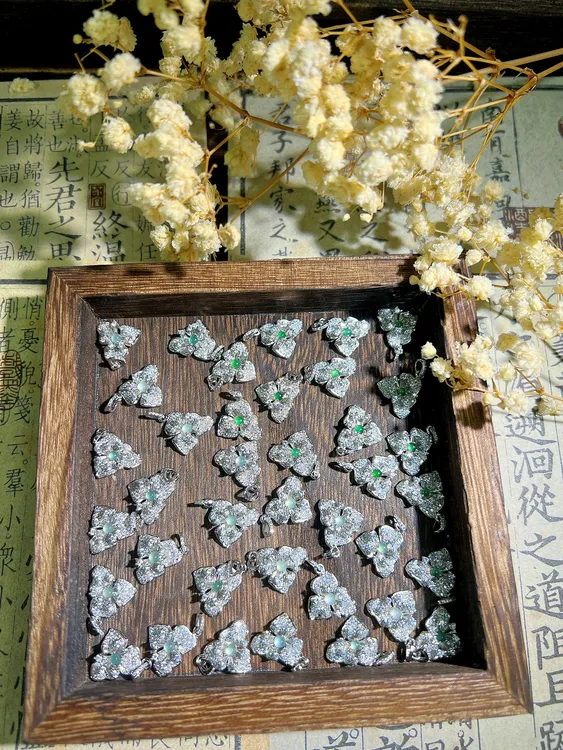 天然翡翠花蕾吊坠精美吊坠~多样性发货