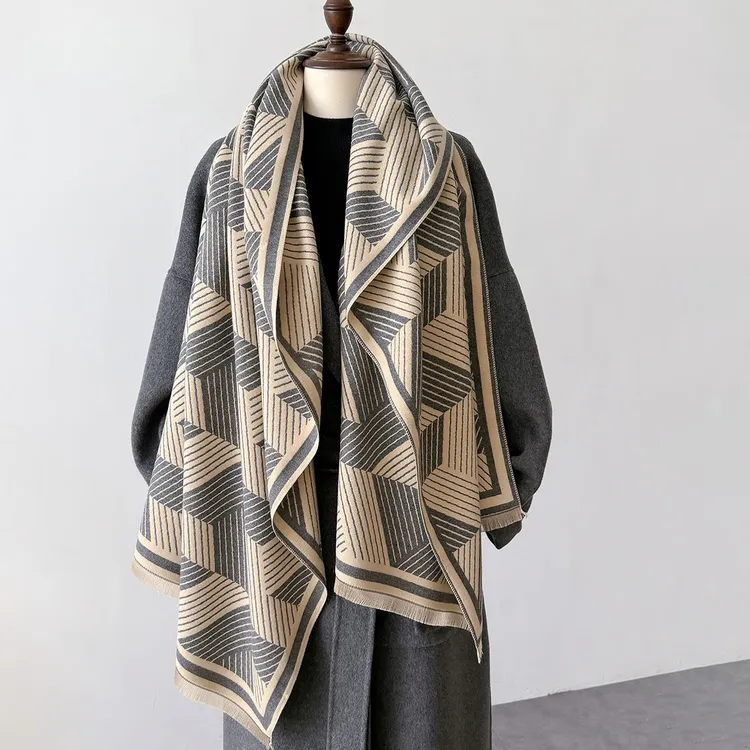 韩板新款简约围巾保暖秋冬季外搭大衣披肩御寒保暖护颈女学生围脖