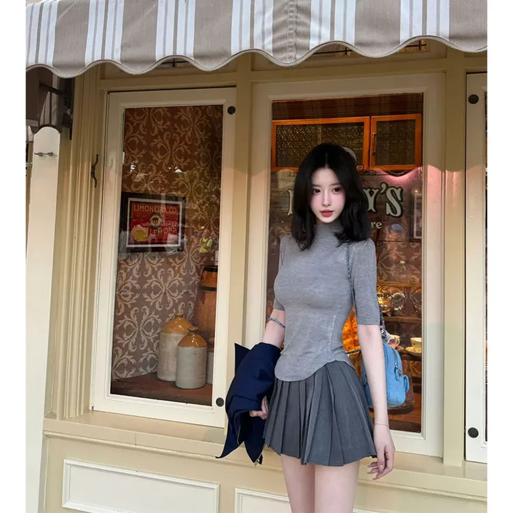 2025夏季新款ins少女感减龄半高领修身中袖T恤上衣女配高腰百褶裙