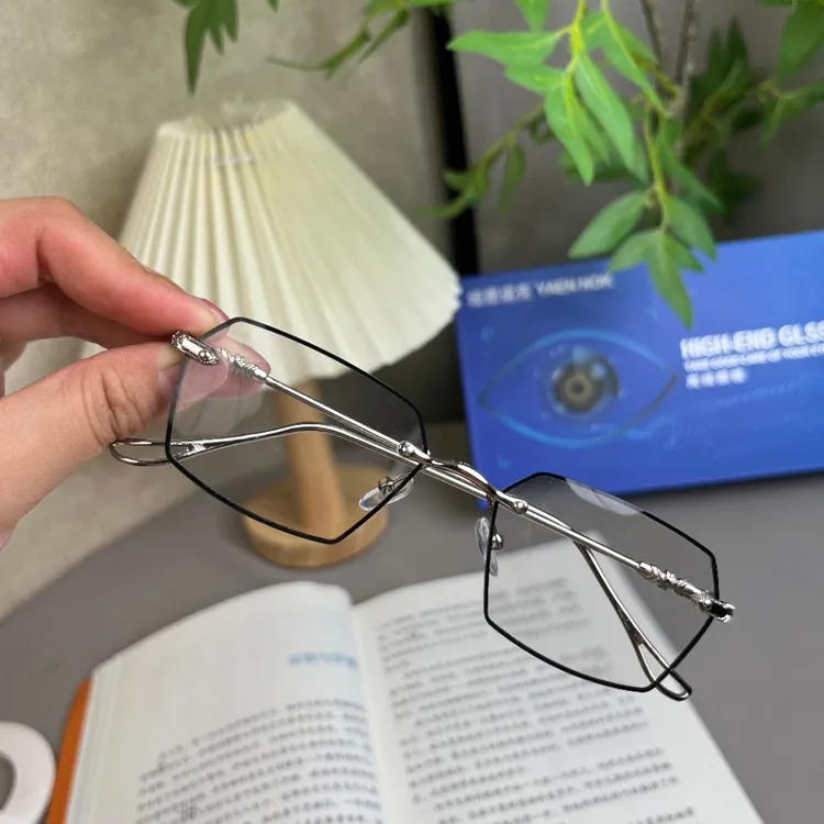 男女无框变色眼镜100-500度自动变焦老花镜镜片时尚防蓝光眼镜