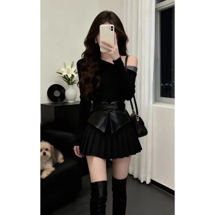 高级氛围感黑色斜领露肩长袖连衣裙女秋冬新款收腰系带百褶短裙子