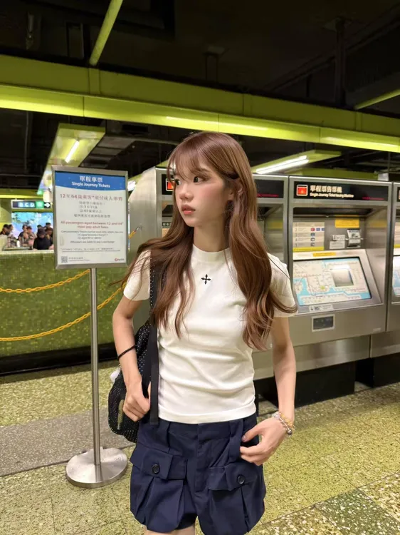 2025夏季新款韩系简约十字徽章收腰圆领短袖T恤百搭工装短裤套装