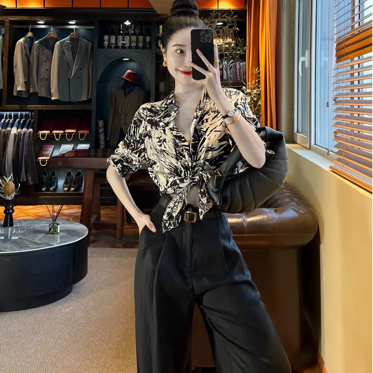 2025超火夏装独特超好看绝美小上衣高级感轻奢洋气减龄碎花衬衫女