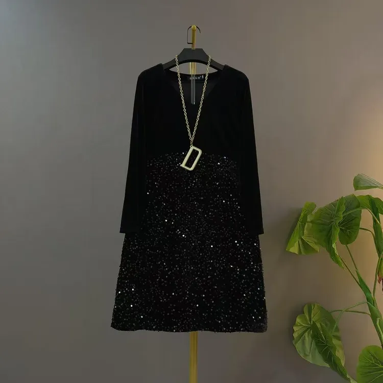 V领丝绒拼接亮片大码连衣裙宽松时尚洋气苹果型高端大气上档次