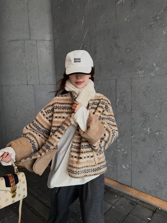 IU INC 暖绒晨光​​ 2025秋冬韩系加厚保暖慵懒风外套