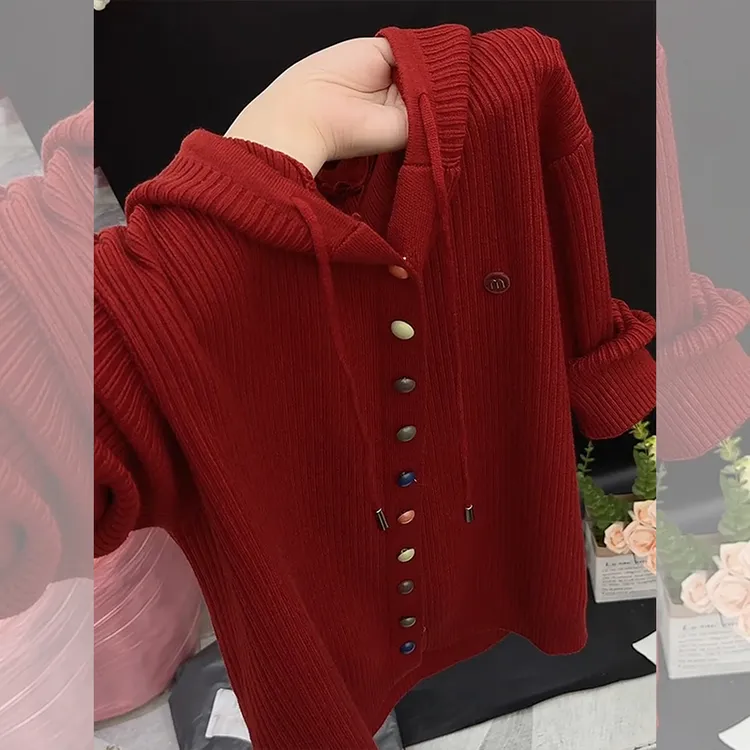 法式设计感彩扣连帽针织开衫女秋冬新款大码胖MM气质显白毛衣外套