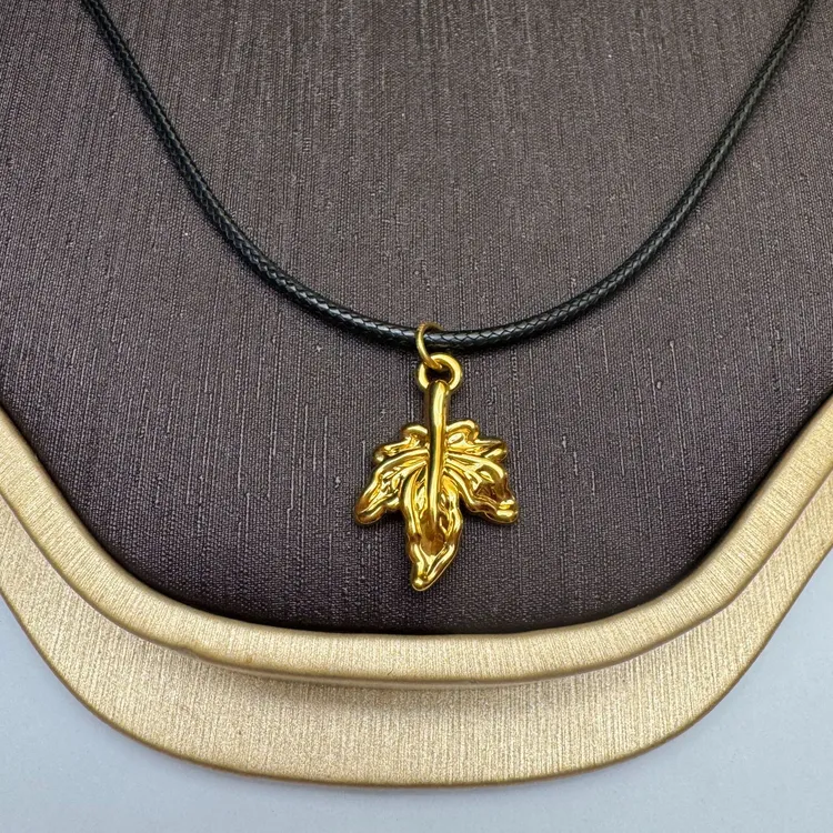 125#足金999 金叶子吊坠 黑色皮绳  