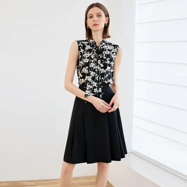 源头工厂高级感两件套女2025新款夏季黑白碎花无袖衬衫减龄套装