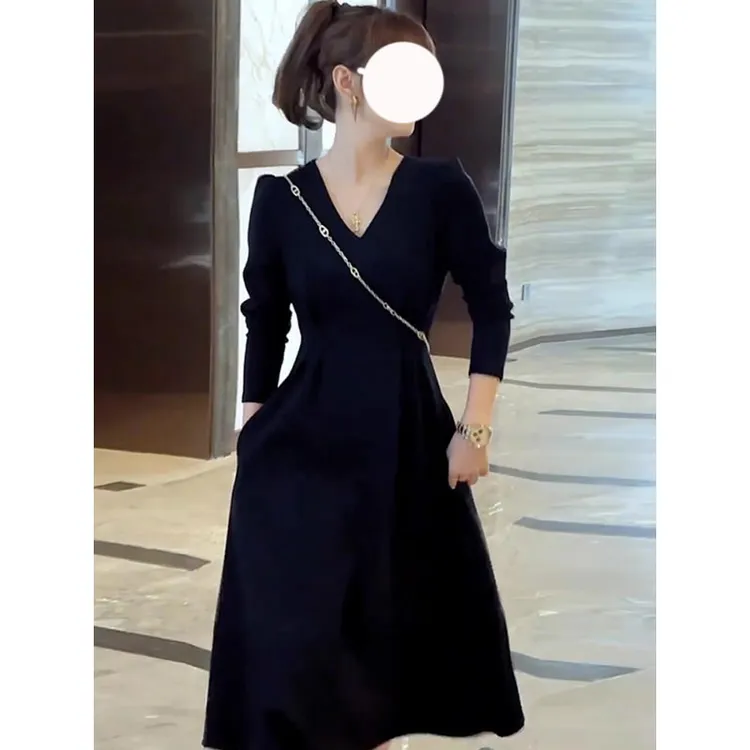 法式赫本风高级感减龄连衣裙子女2025年秋季新款气质显瘦小黑裙潮