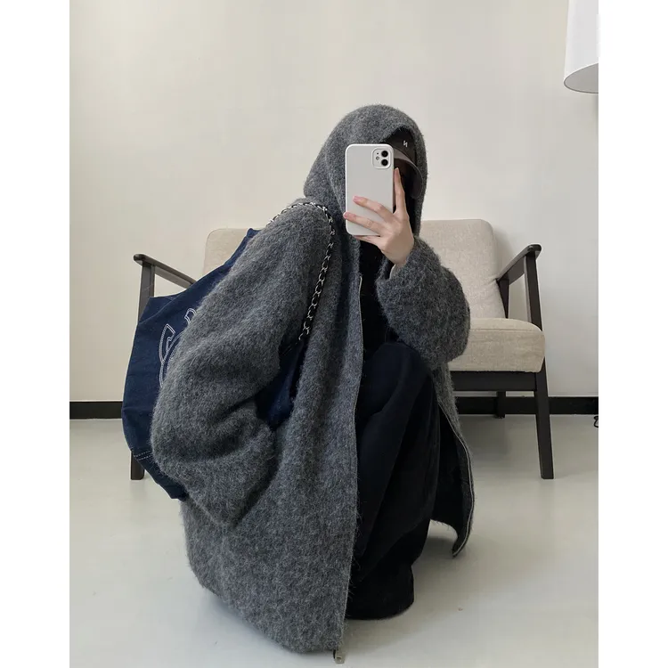 燕麦甜茶显白女针织开衫绒绒温暖感慵懒随意感拉链连帽毛衣