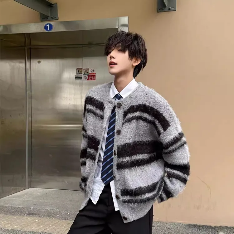 日系简约条纹毛衣开衫外套男士秋冬青少年季氛围感慵懒风针织衫潮