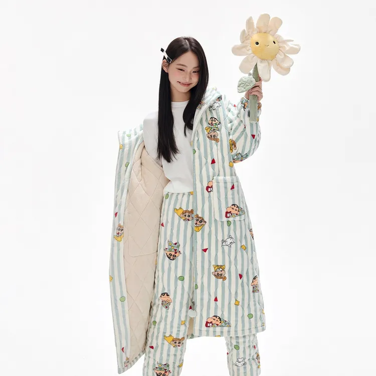 亲嘴猫X蜡笔小新 三层夹棉加厚保暖法兰绒夹棉连帽睡袍套装H56695