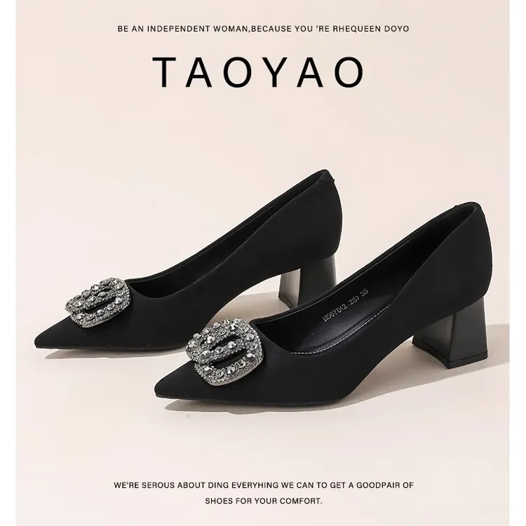 黑色尖头粗跟单鞋女2025新款气质水钻浅口百搭通勤不累脚粗跟单鞋