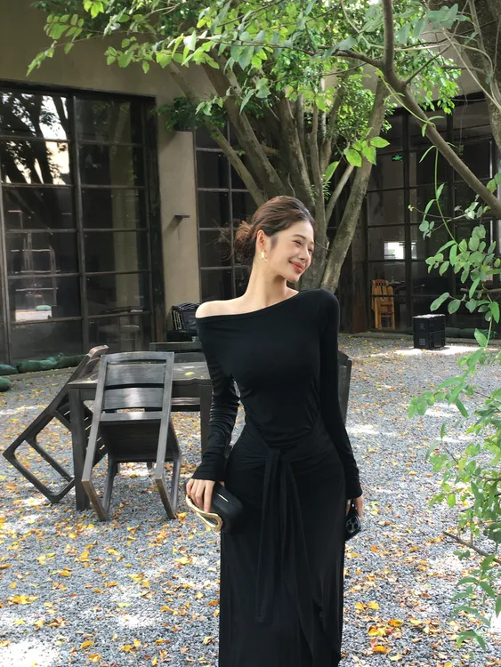 秋季暗黑高级感黑色连衣裙女绑带收腰长袖气质内搭高腰显瘦长裙