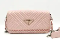 95新 Prada/普拉达 粉色羊皮三角微标logo斜挎包