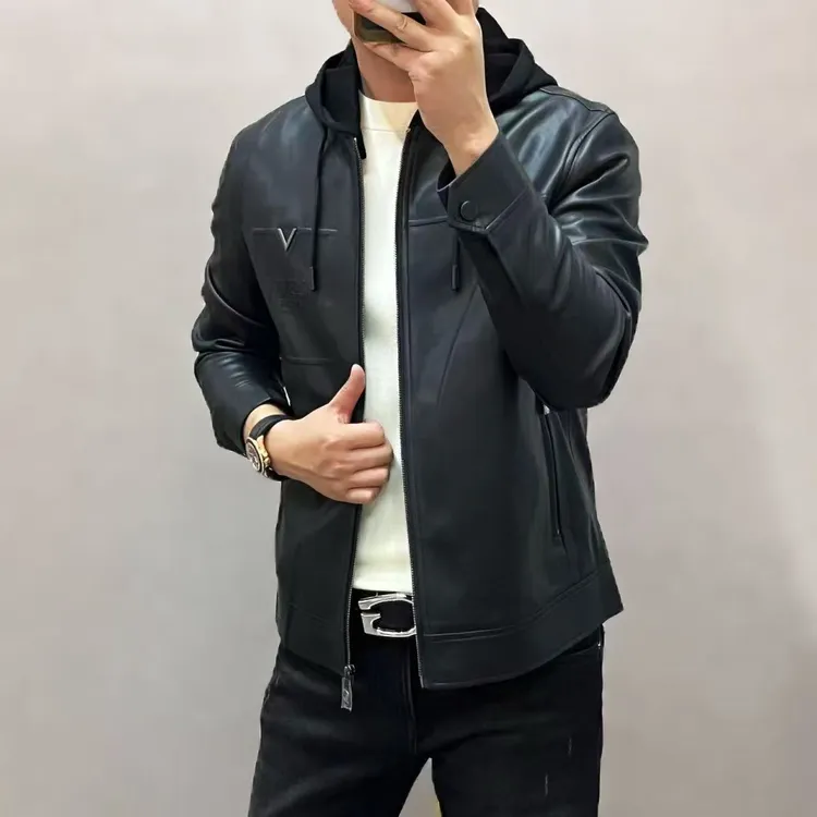 新款高端男士轻奢休闲小v图案连帽夹克682400