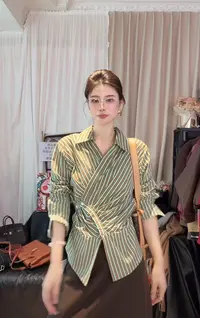 2025秋季新款个性百搭小众设计款条纹气质纽扣条纹女装长袖衬衫