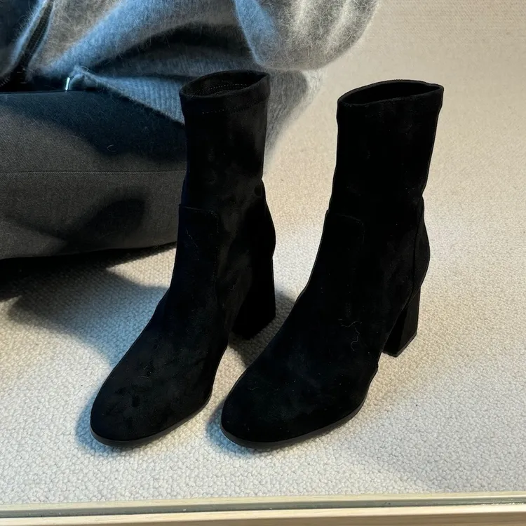 六也·【韩剧姐姐】圆头绒面弹力靴粗跟短靴女瘦瘦靴百搭女L204