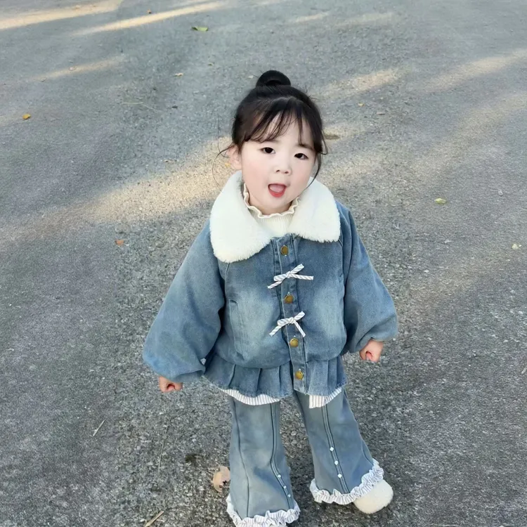 女童冬季套装2025新款小女孩加厚保暖冬装洋气休闲百搭牛仔两件套