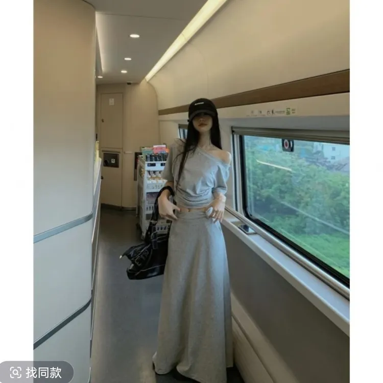 灰色斜肩洋气女装短款T恤上衣套装女夏季高腰半身裙休闲两件套