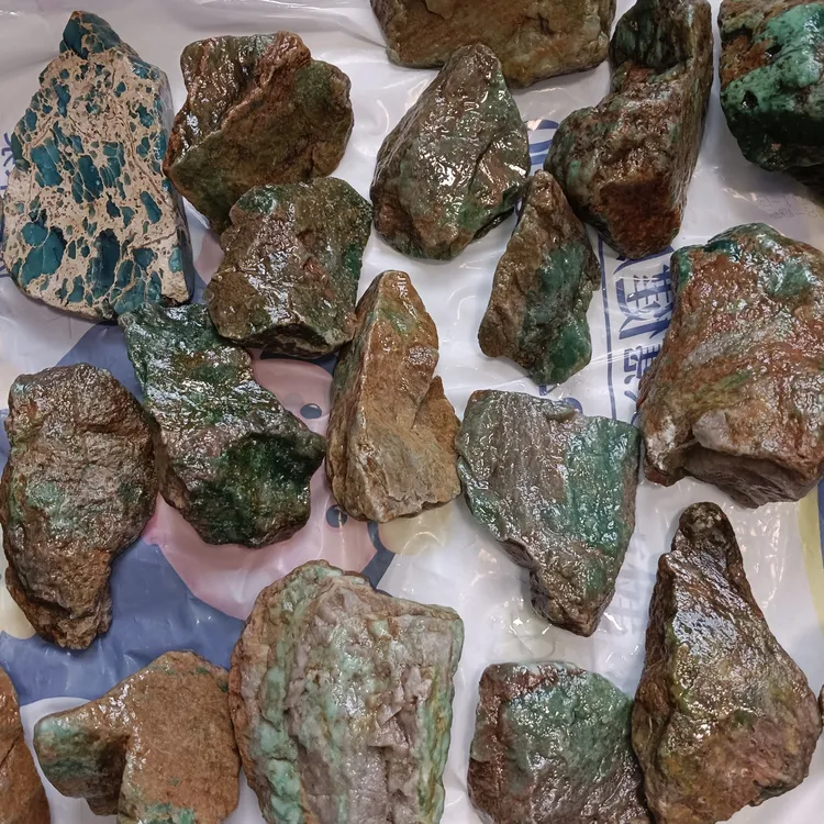 青田山炮绿原石18斤，特价放漏
