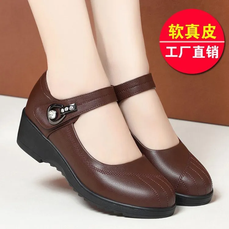 真皮坡跟单鞋女春秋新款舒适妈妈鞋防滑软底女款中老年圆头皮鞋