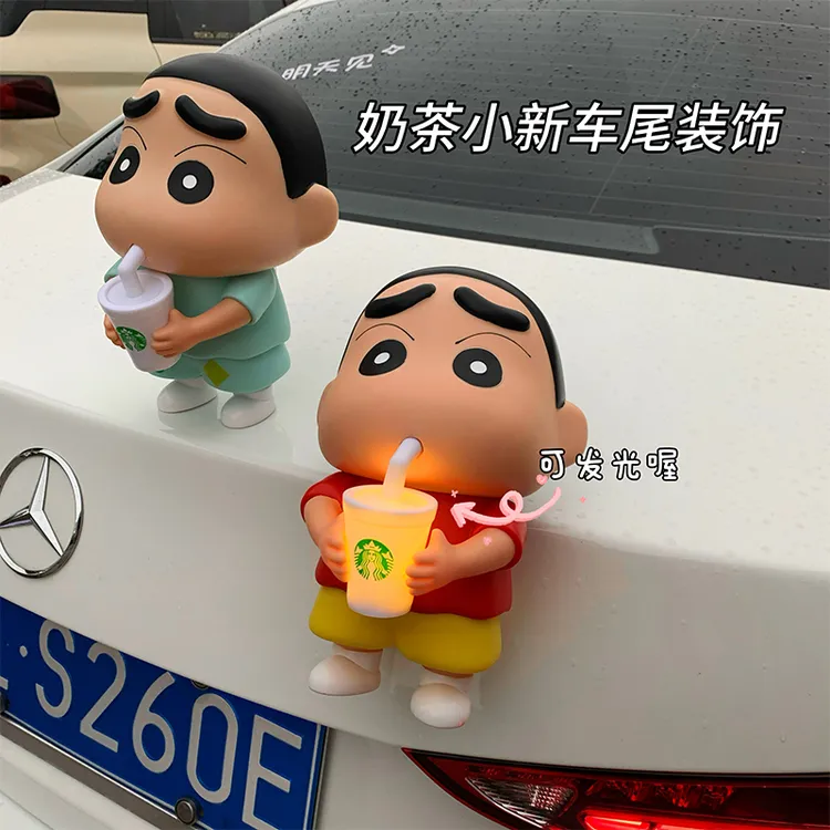 爱喝奶茶蜡笔小新可发光车尾挂件创意公仔车外摆件车载装饰手办