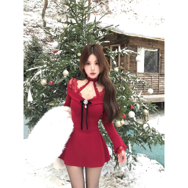 蜜九圣诞红境红色节日氛围感气质露肩蕾丝设计感纯欲修身连衣裙