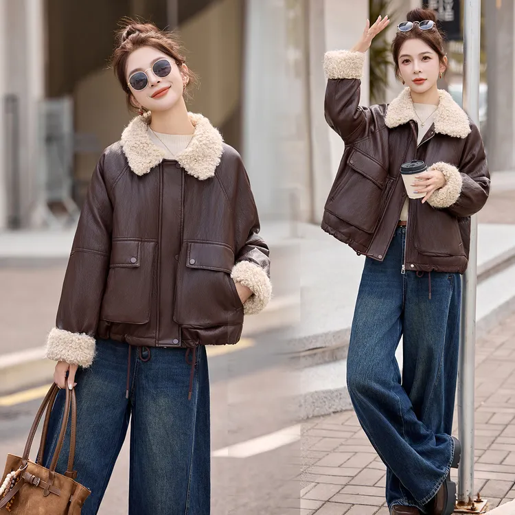 羽绒服羊羔毛翻领PU蛋白皮2025冬季新小个子时尚短款皮衣保暖外套