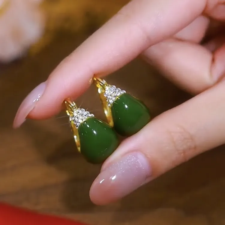 铜合金合成锆石耳饰 重工高档牛油果绿显白提篮时尚百搭耳扣