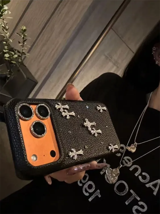 唯美荔枝纹黑色闪钻十字架适用iPhone17pro手机壳苹果16pro新款15