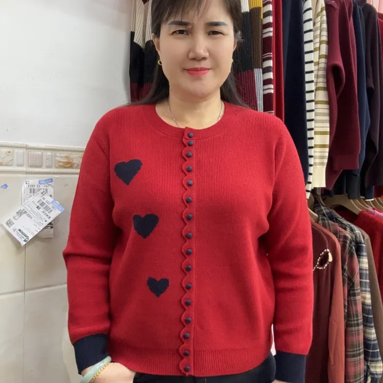 冬季百搭爆款圆领显瘦爱心减龄上衣欢9703