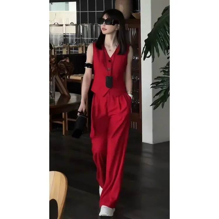 欧货时尚洋气套装2025新款女装夏款轻奢高级感红色无袖上衣两件套