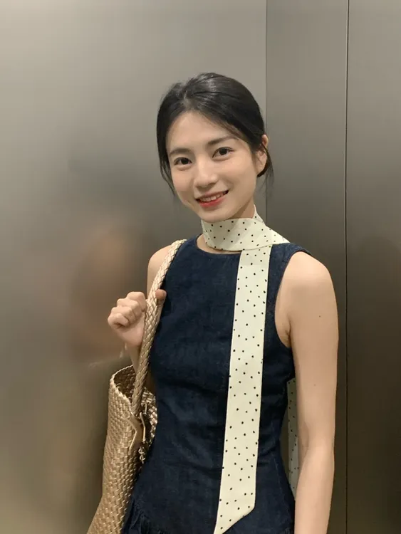 气质温柔爱心波点飘带印花丝巾白色丝带法式千金高级感领巾印花